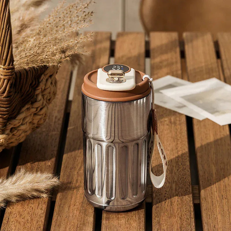 Smart thermal coffee bottle with temperature monitoring technology